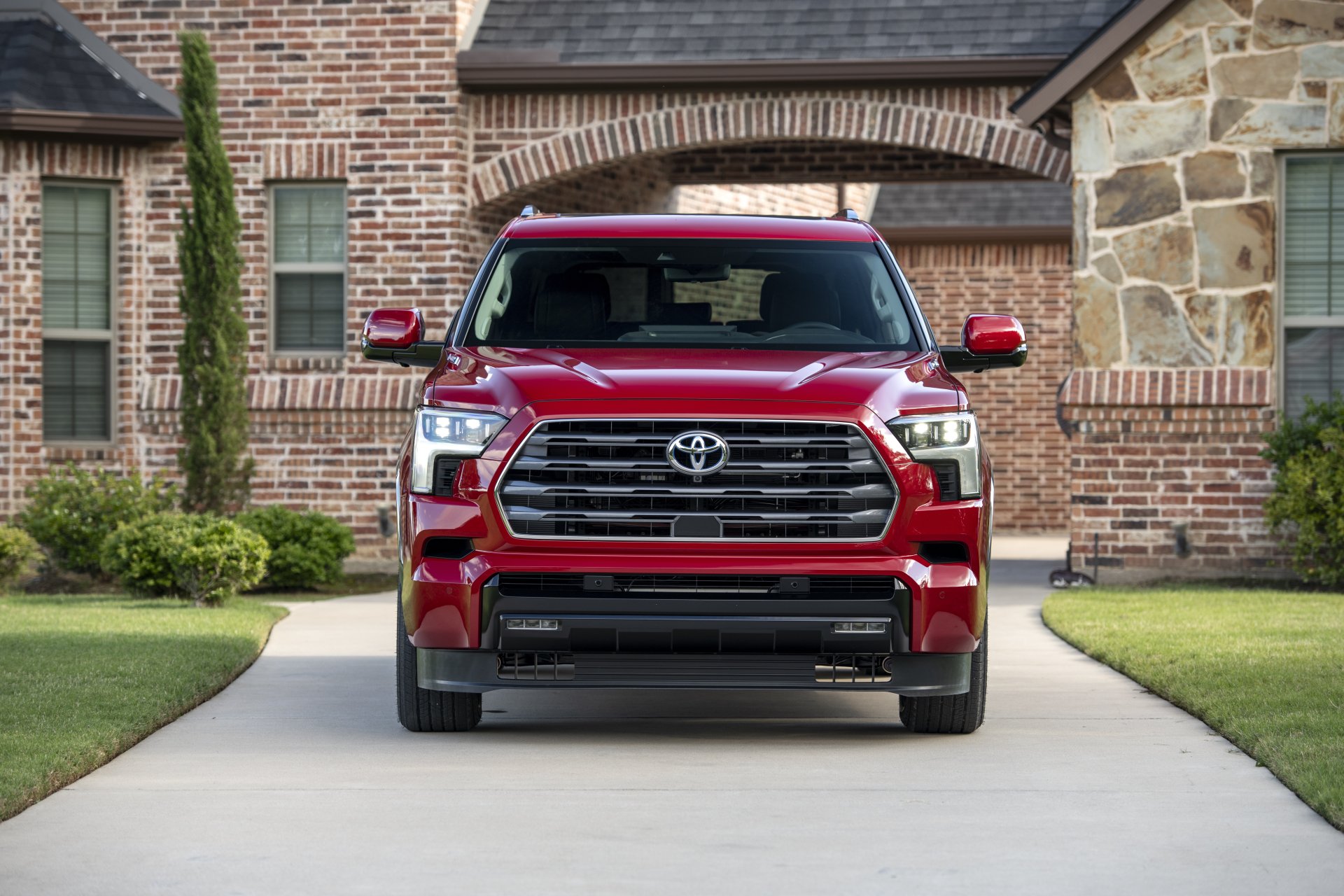 Download Vehicle Toyota Sequoia 8k Ultra HD Wallpaper