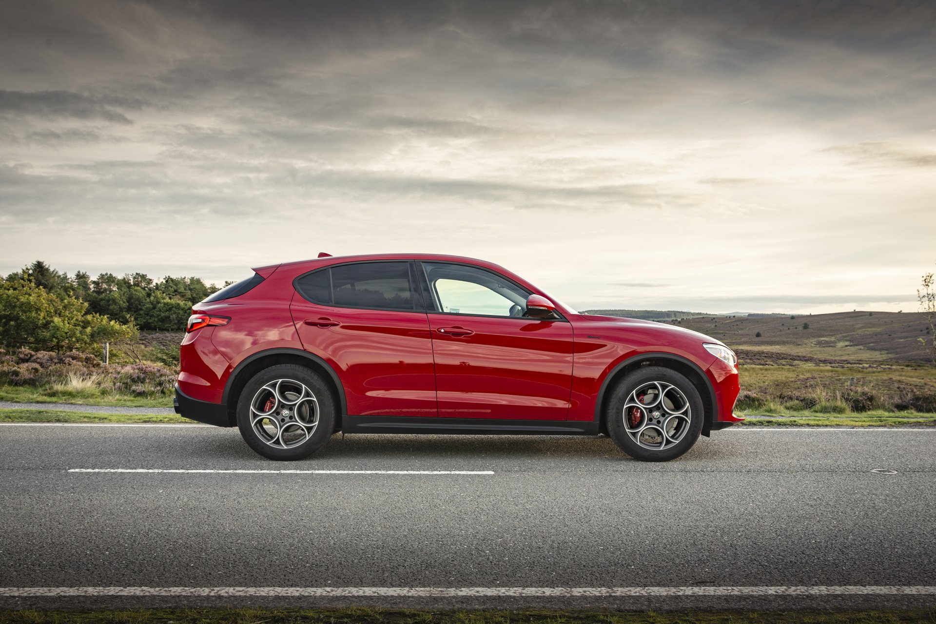 Download Vehicle Alfa Romeo Stelvio 4k Ultra HD Wallpaper
