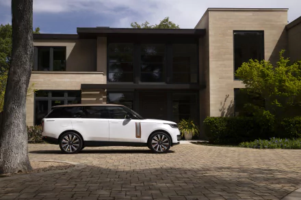  2023 Range Rover SV Serenity P530 LWB