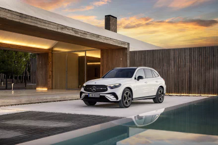  Mercedes-Benz GLC 300 e 4MATIC AMG Line