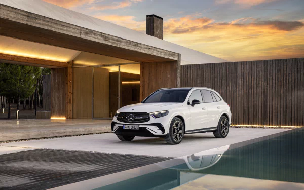  Mercedes-Benz GLC 300 e 4MATIC AMG Line