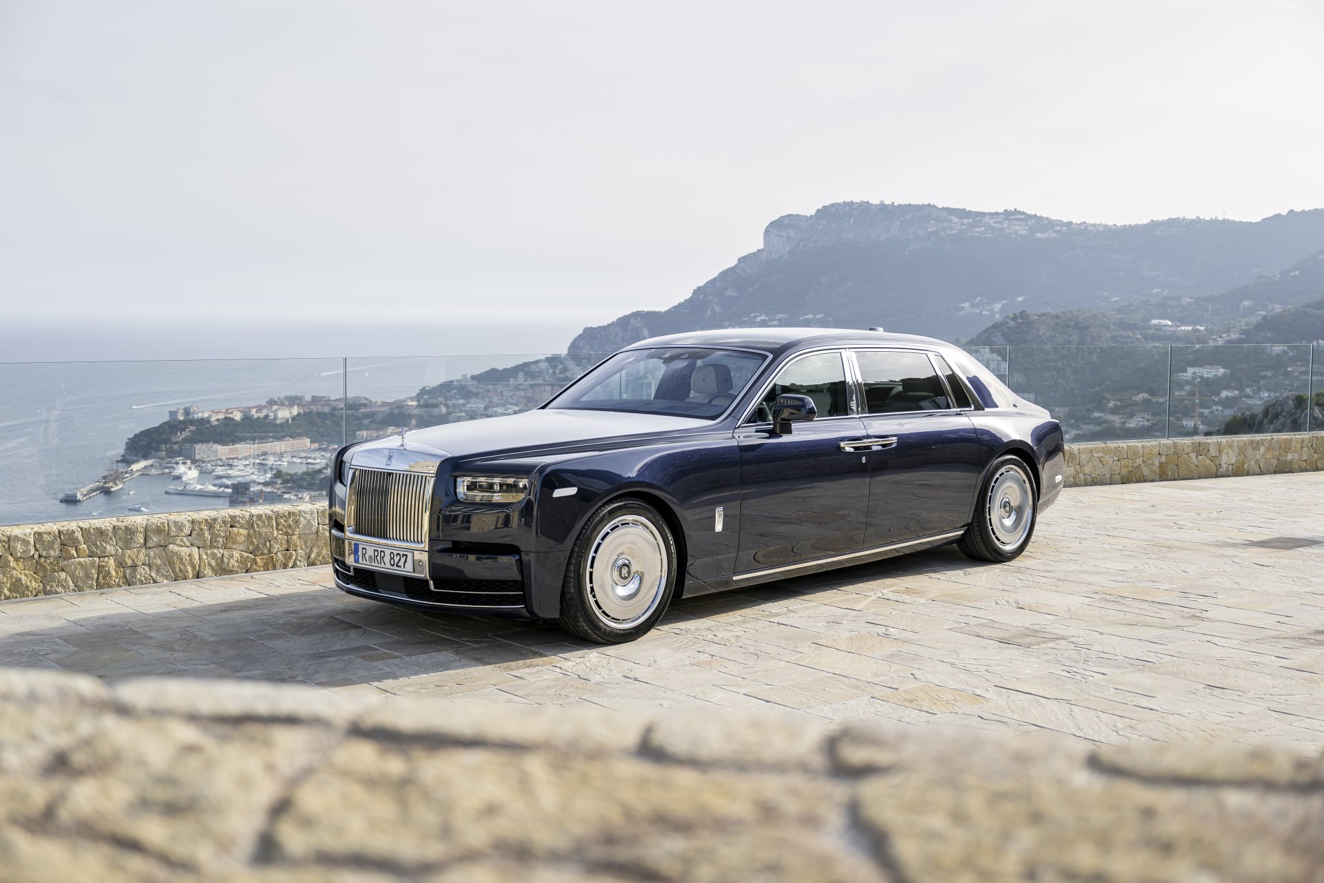 Download Vehicle Rolls-Royce Phantom 8k Ultra HD Wallpaper