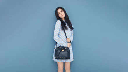 Jisoo from BlackPink poses against a blue backdrop in a 4K Ultra HD music-themed desktop wallpaper.