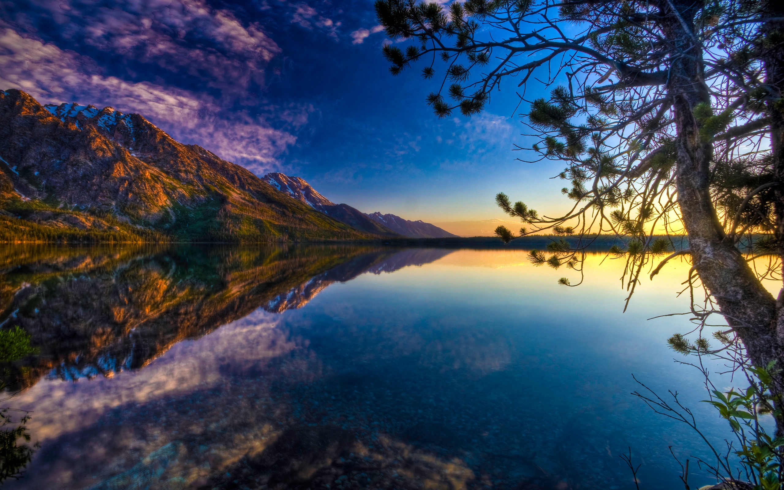 Serene Nature Reflections: Stunning HD Lake Wallpaper