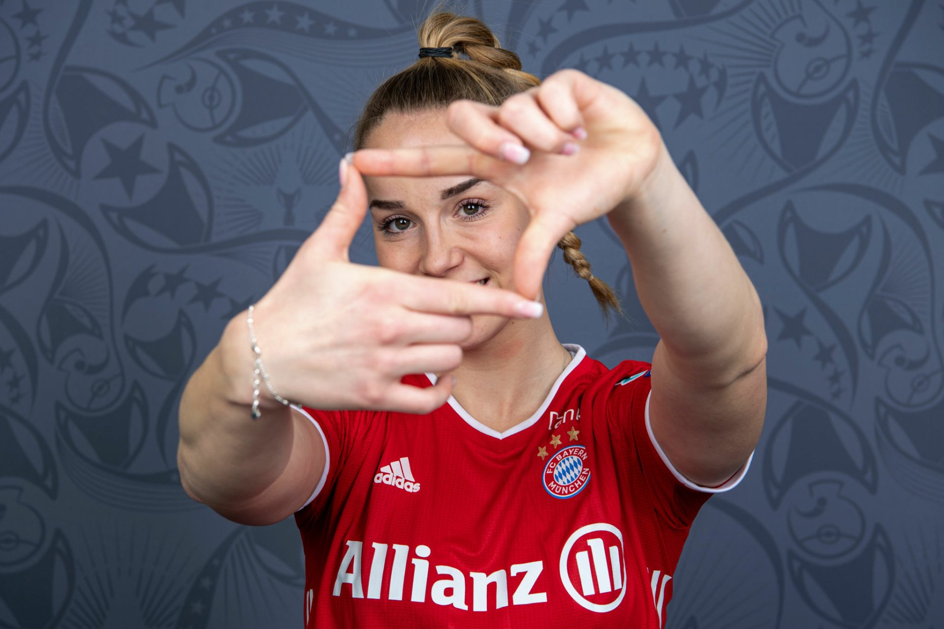 Download FC Bayern Munich (Women) Giulia Gwinn Sports HD Wallpaper