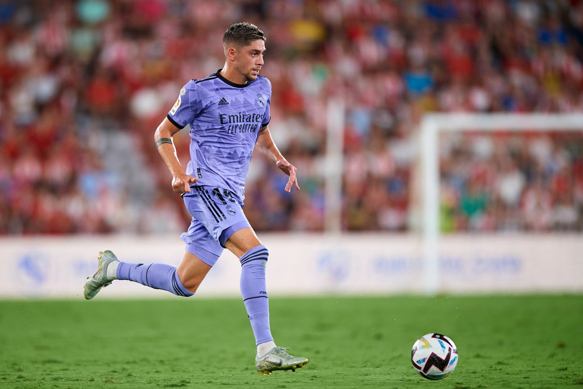 Download Real Madrid C.F. Federico Valverde Sports HD Wallpaper