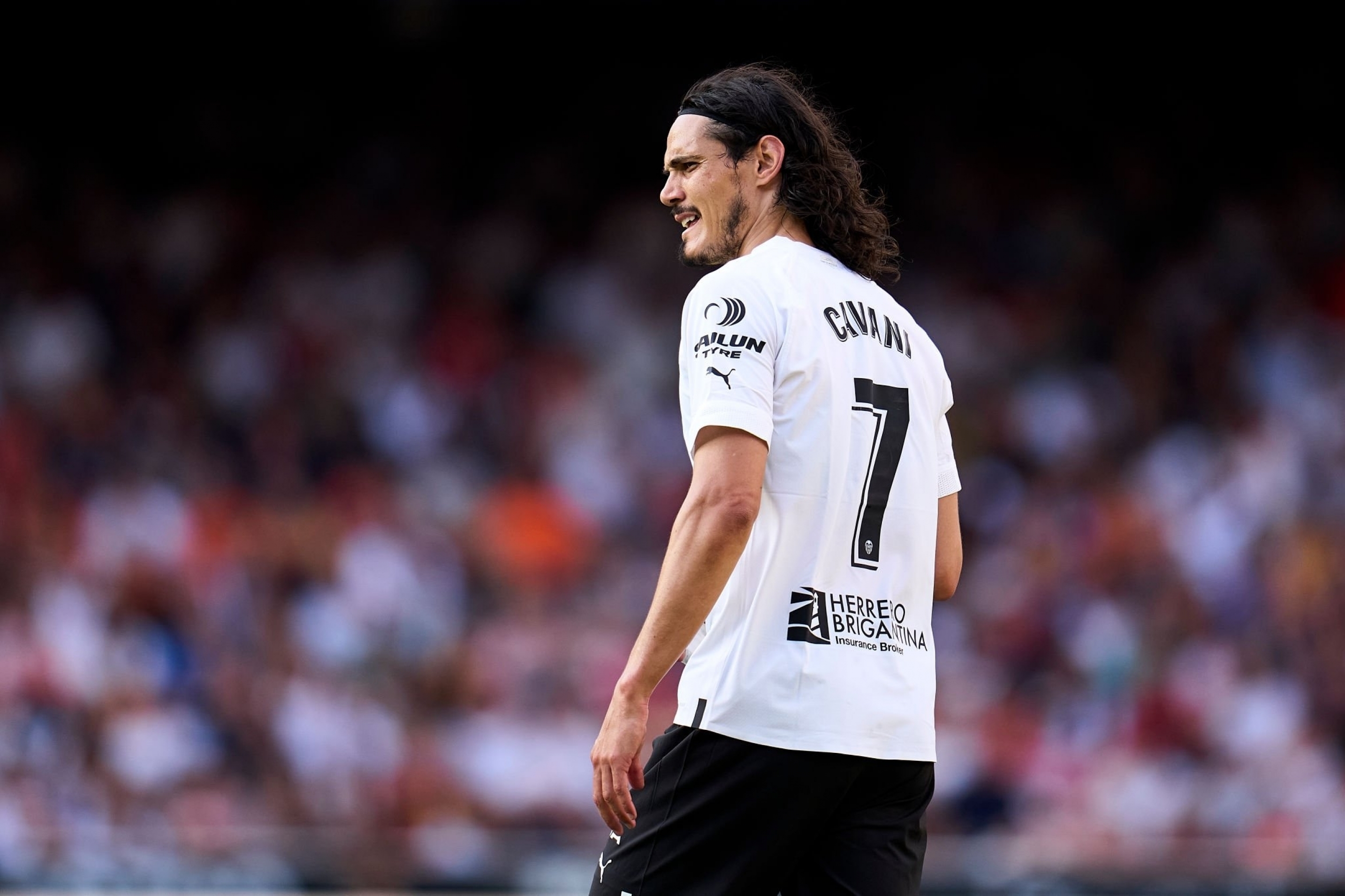 Valencia CF HD Wallpaper featuring Edinson Cavani