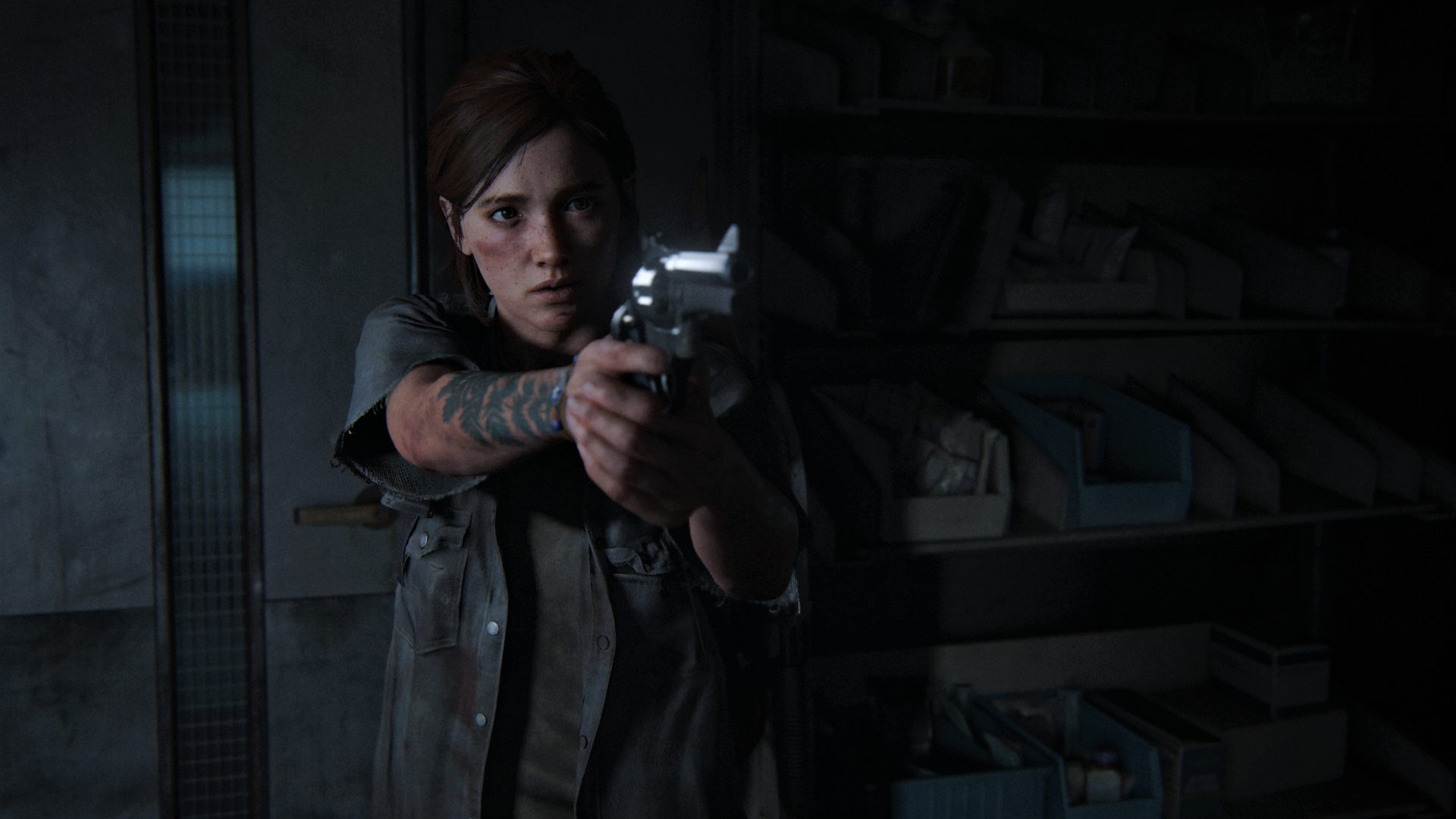 4K Ultra HD PC wallpaper featuring a tense scene from The Last of Us Part II, with a character aiming a revolver in a dimly lit room.