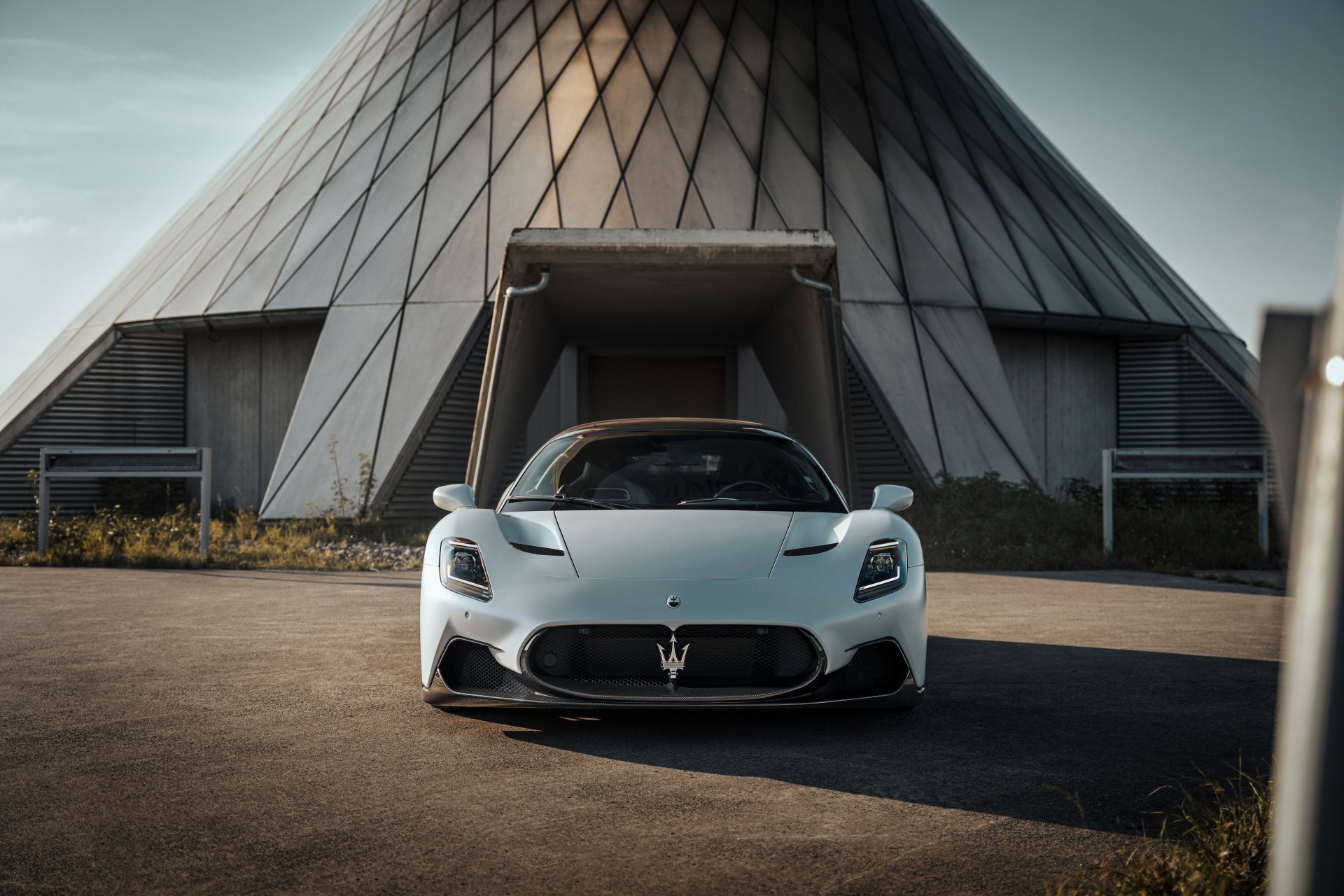 Download Vehicle Maserati MC20 8k Ultra HD Wallpaper