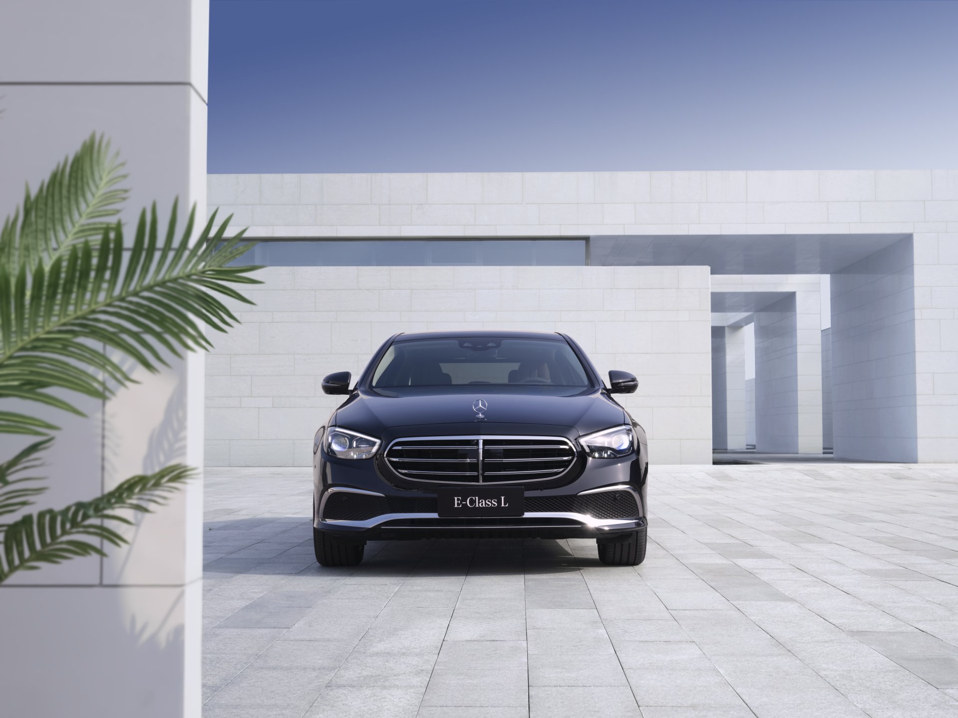 Download Vehicle Mercedes-Benz E 300 4k Ultra HD Wallpaper