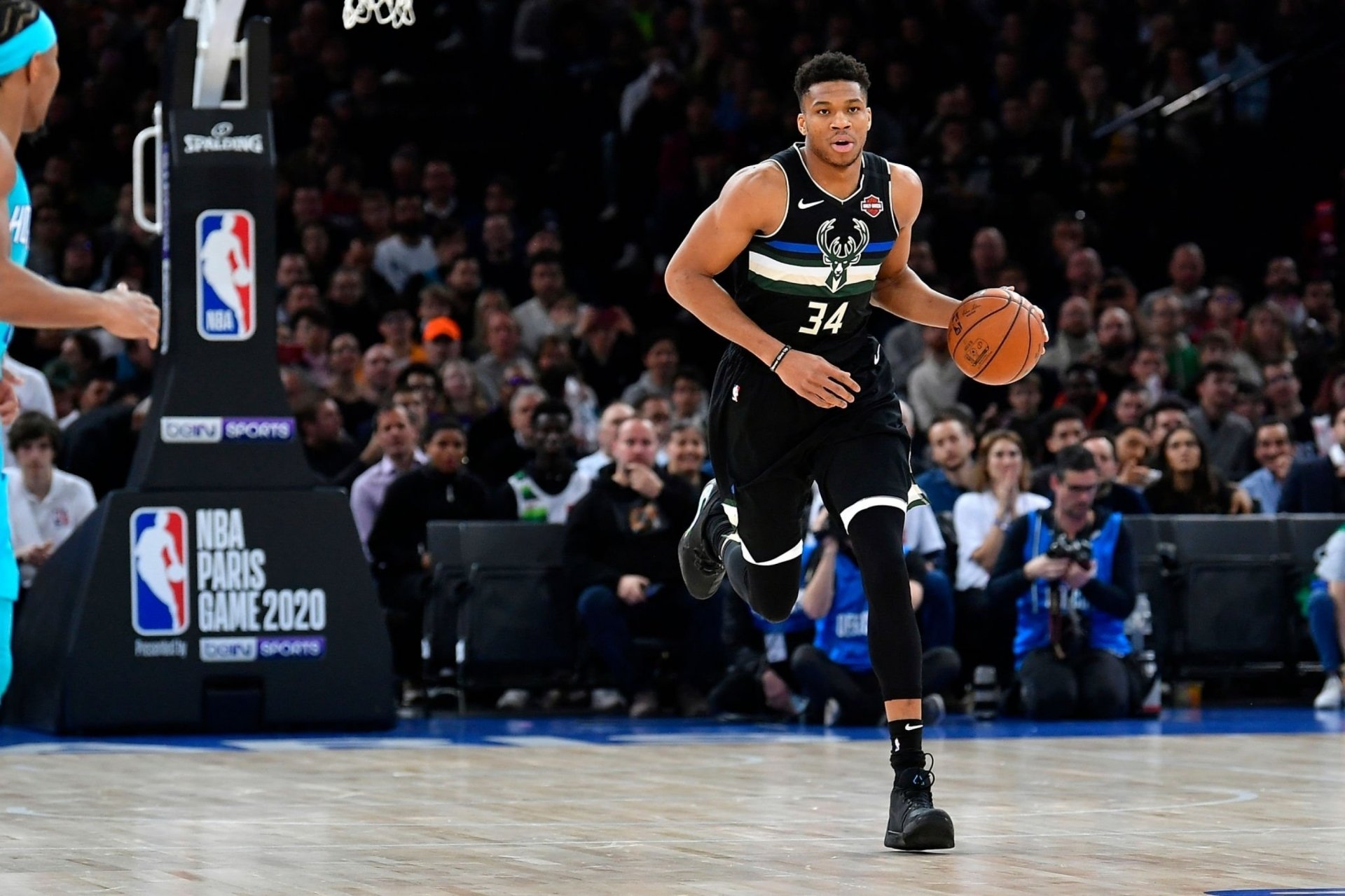 Download Milwaukee Bucks Giannis Antetokounmpo Sports HD Wallpaper