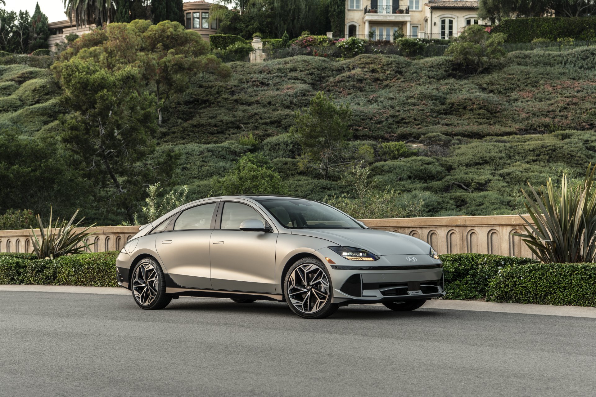 Download Vehicle Hyundai IONIQ 6 4k Ultra HD Wallpaper