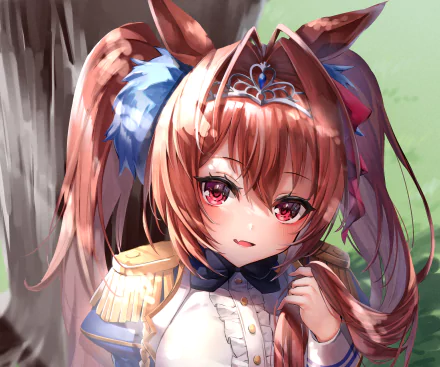 2K Quad HD PC wallpaper of Daiwa Scarlet (Uma Musume: Pretty Derby): close-up of red-eyed anime girl with tiara, ribbons and gold epaulets against a soft green background.