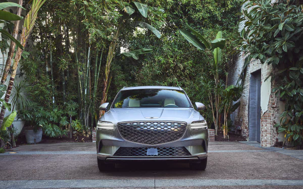  2023 Genesis Electrified GV70