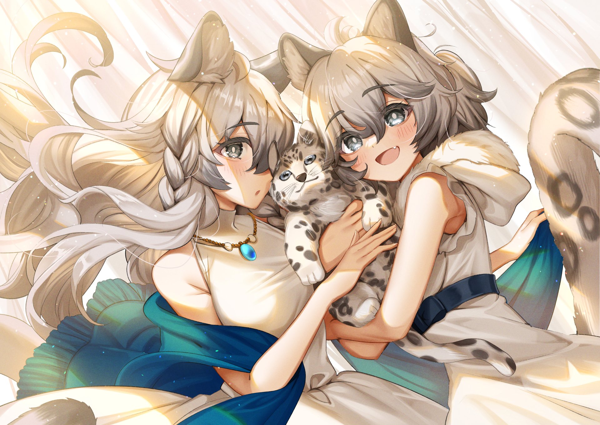 Arknights 2K Quad HD PC desktop wallpaper featuring two animal-eared characters cuddling a spotted kitten, bathed in warm pastel tones and soft, glowing light.