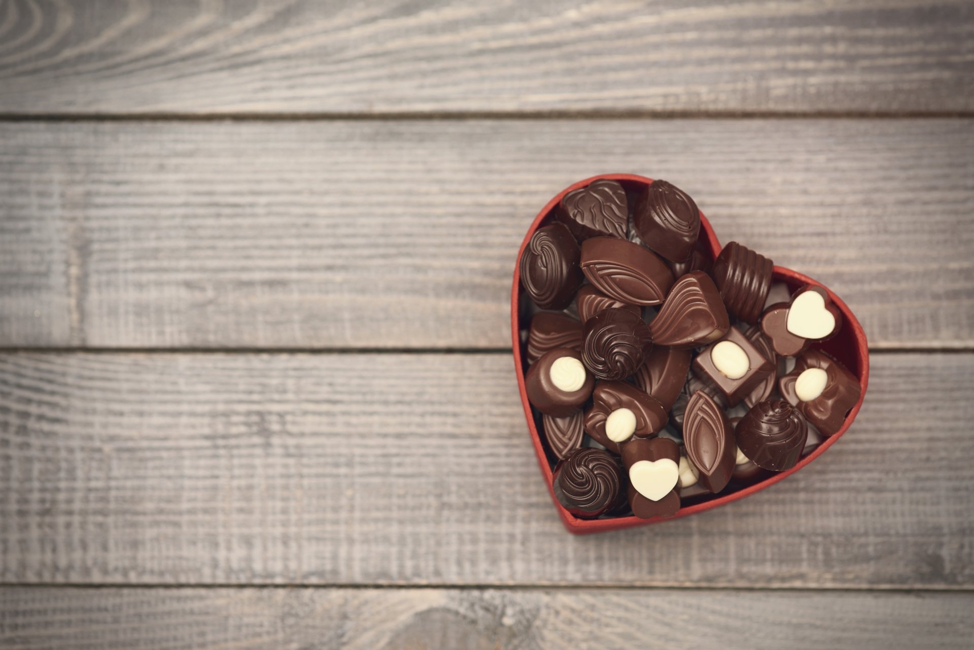 Download Heart-shaped Food Chocolate 4k Ultra HD Wallpaper