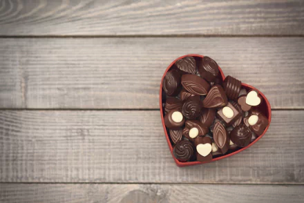 heart-shaped food chocolate HD Desktop Wallpaper | Background Image