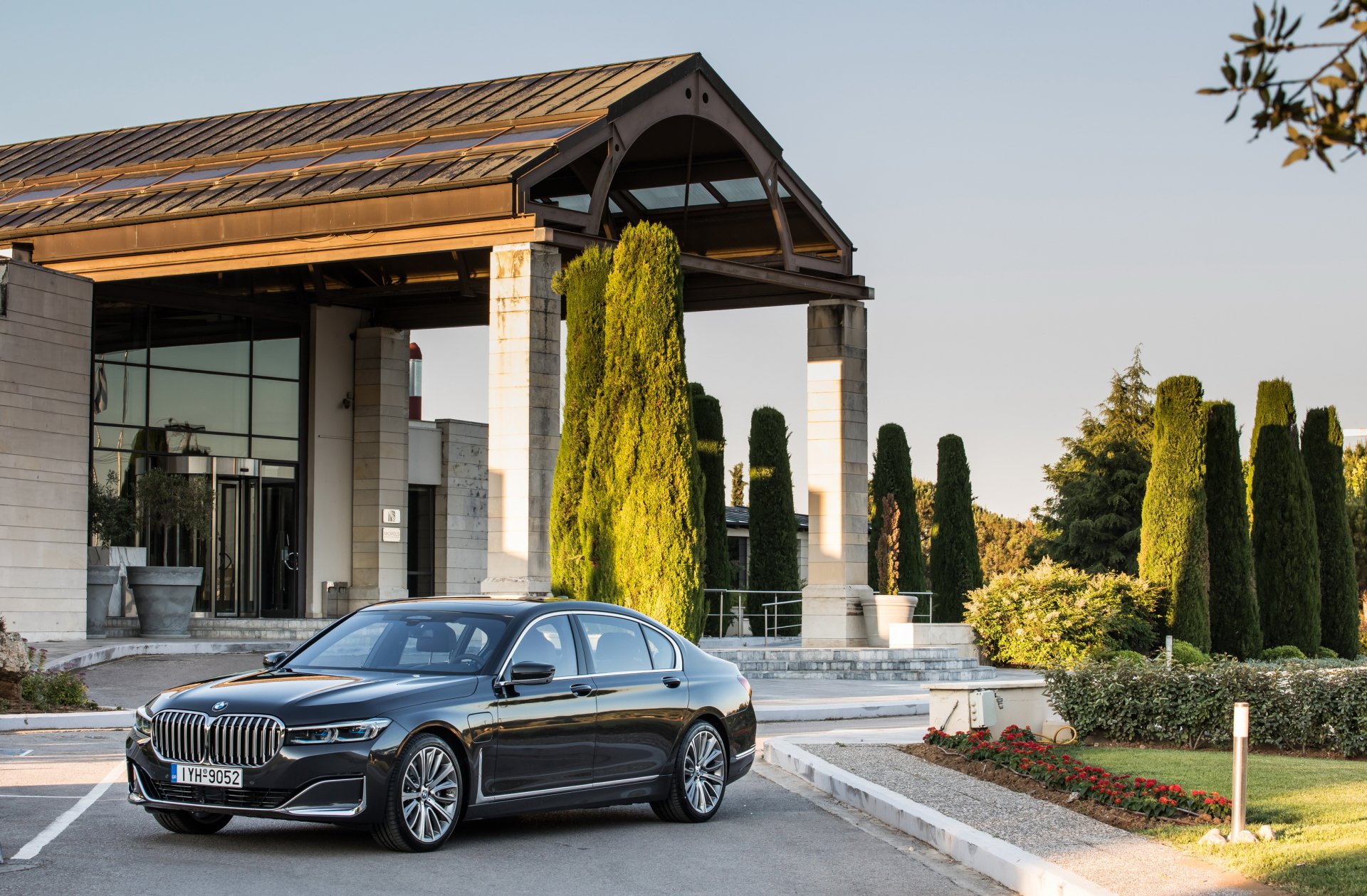 Download Vehicle BMW 7 Series HD Wallpaper