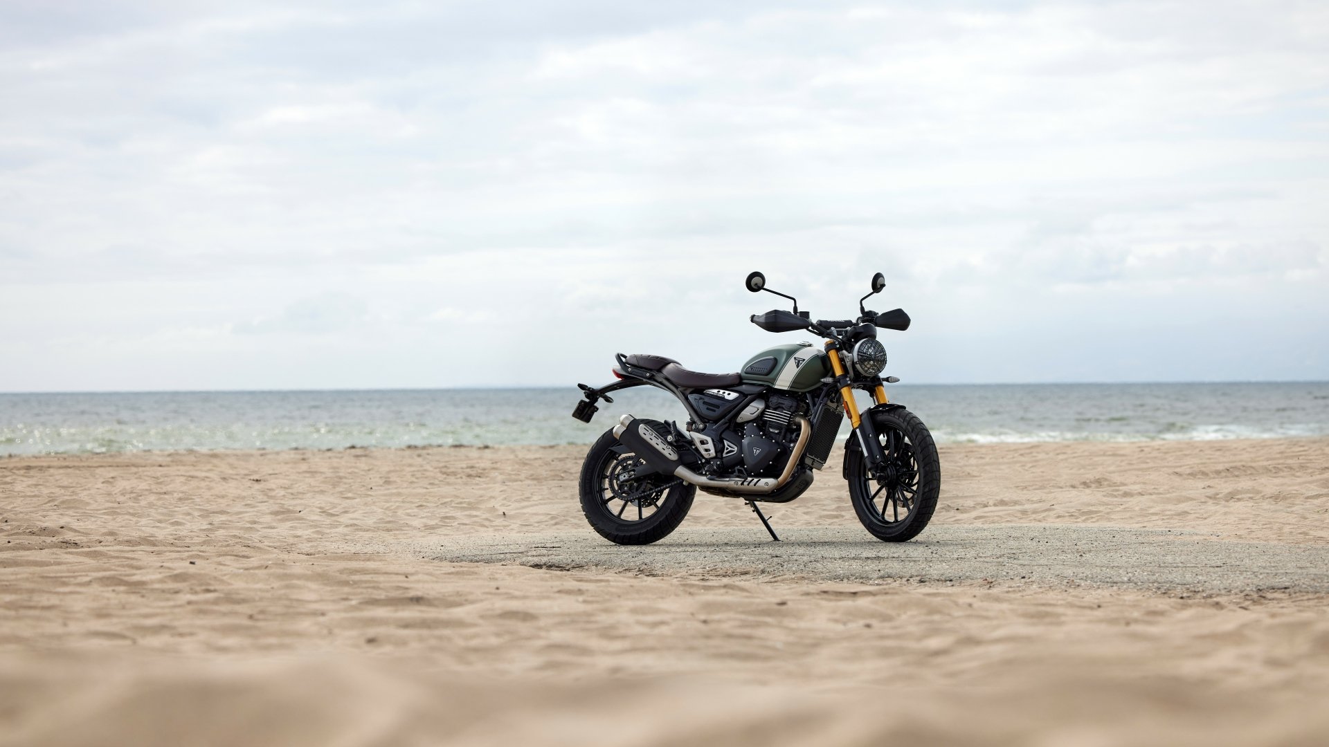 triumph-scrambler-400-x-beachside-hd-wallpaper