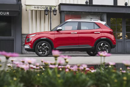  Hyundai Venue "London Red"