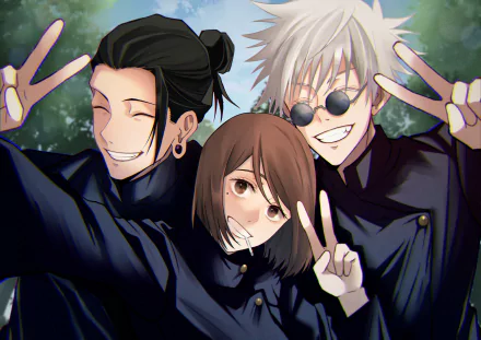 4K Ultra HD anime wallpaper featuring Satoru Gojo, Shoko Ieiri, and Suguru Geto from Jujutsu Kaisen, all making peace signs with cheerful expressions.