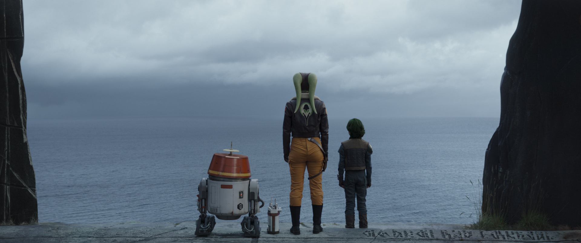 Ahsoka Tano and droid looking out at the sea - HD desktop wallpaper and background.