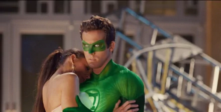 HD desktop wallpaper from the Green Lantern movie featuring Ryan Reynolds as Green Lantern embracing Carol Ferris, played by Blake Lively.