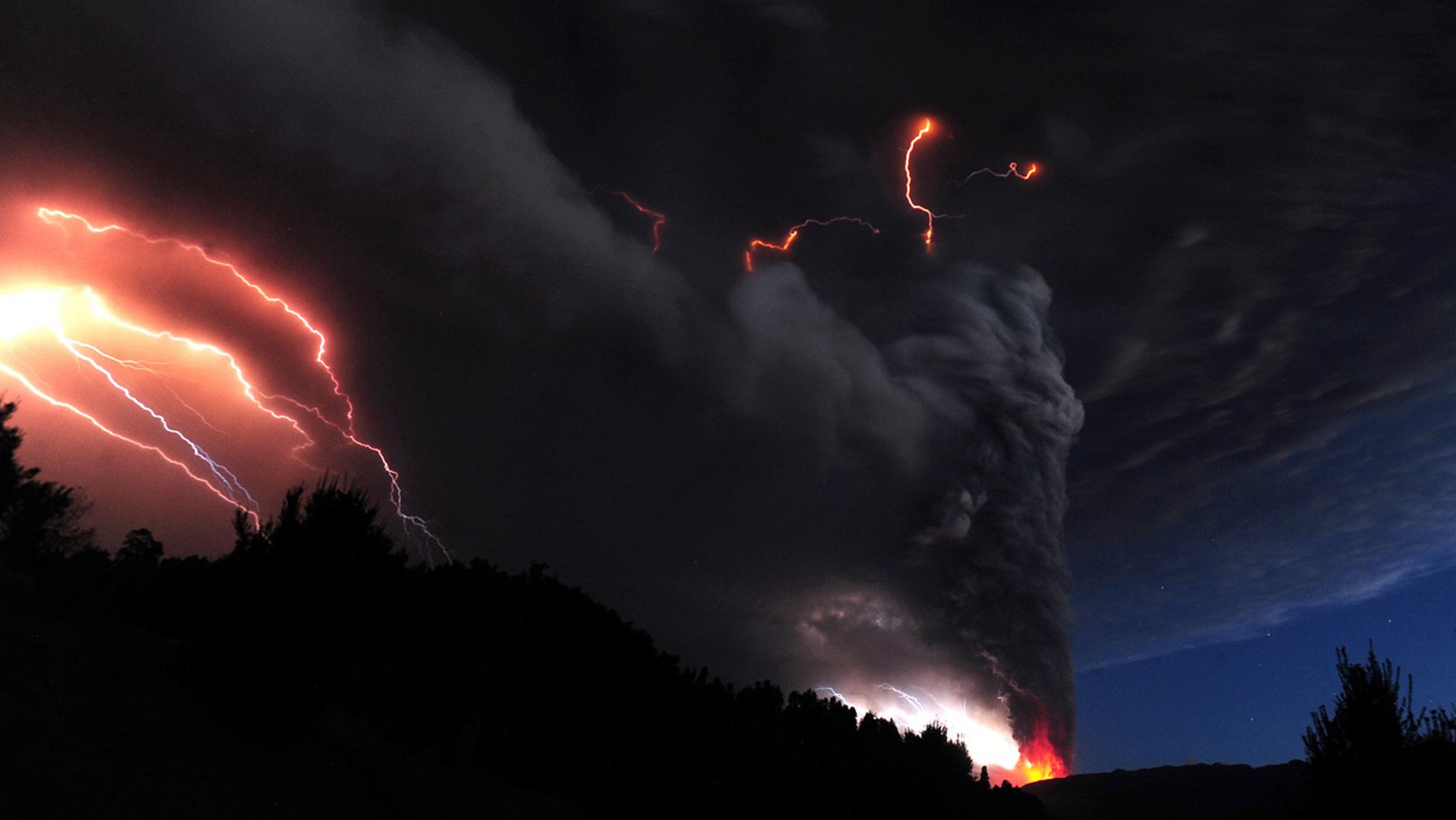 Извержение вулкана Пуйеуэ 2011