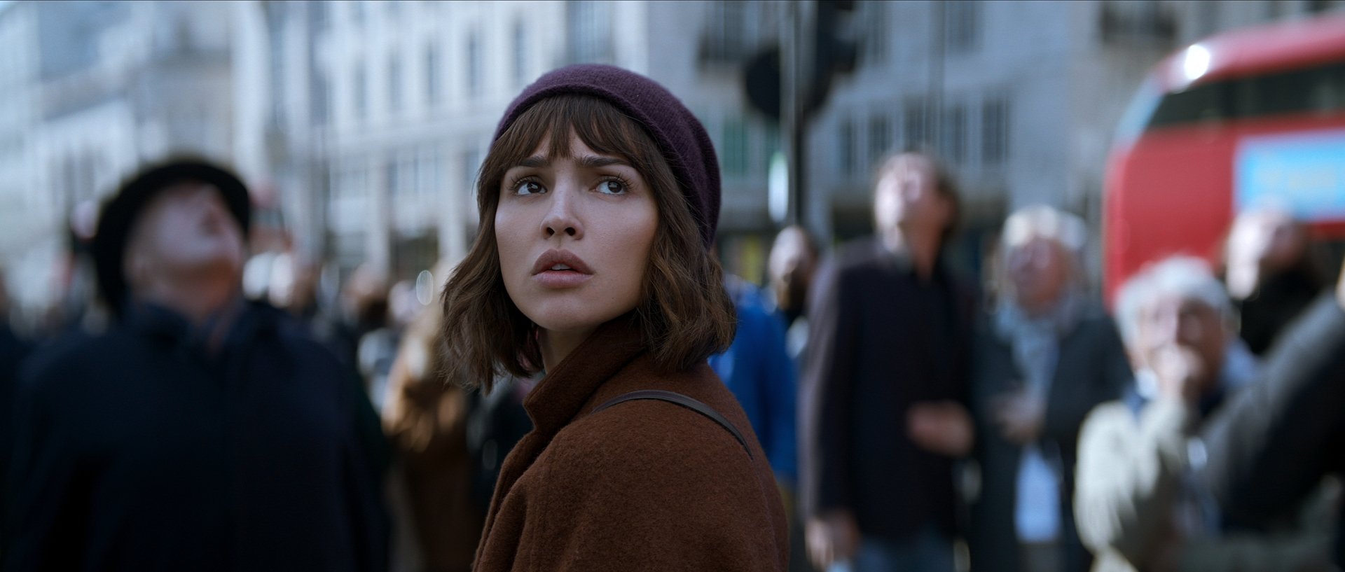 HD wallpaper featuring an actress in a scene from the TV show '3 Body Problem', with a crowd in the background.