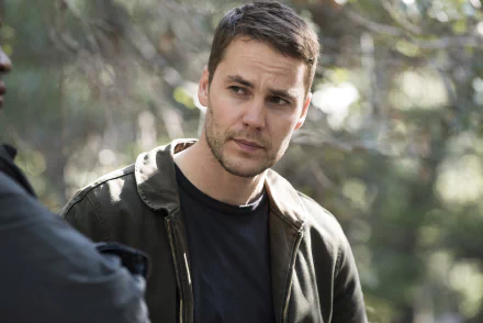 HD wallpaper of a character from the TV show True Detective, featuring actor Taylor Kitsch in a thoughtful pose.