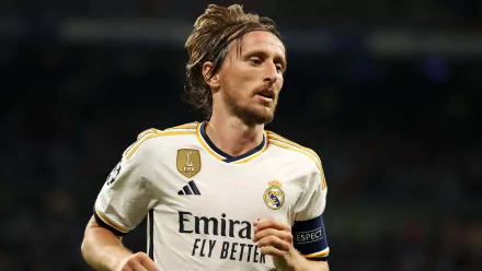 An HD desktop wallpaper of a soccer player in a Real Madrid C.F. uniform, possibly during a match.