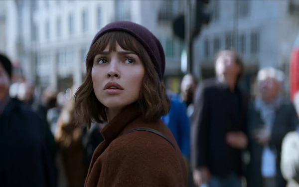 HD wallpaper featuring an actress in a scene from the TV show '3 Body Problem', with a crowd in the background.