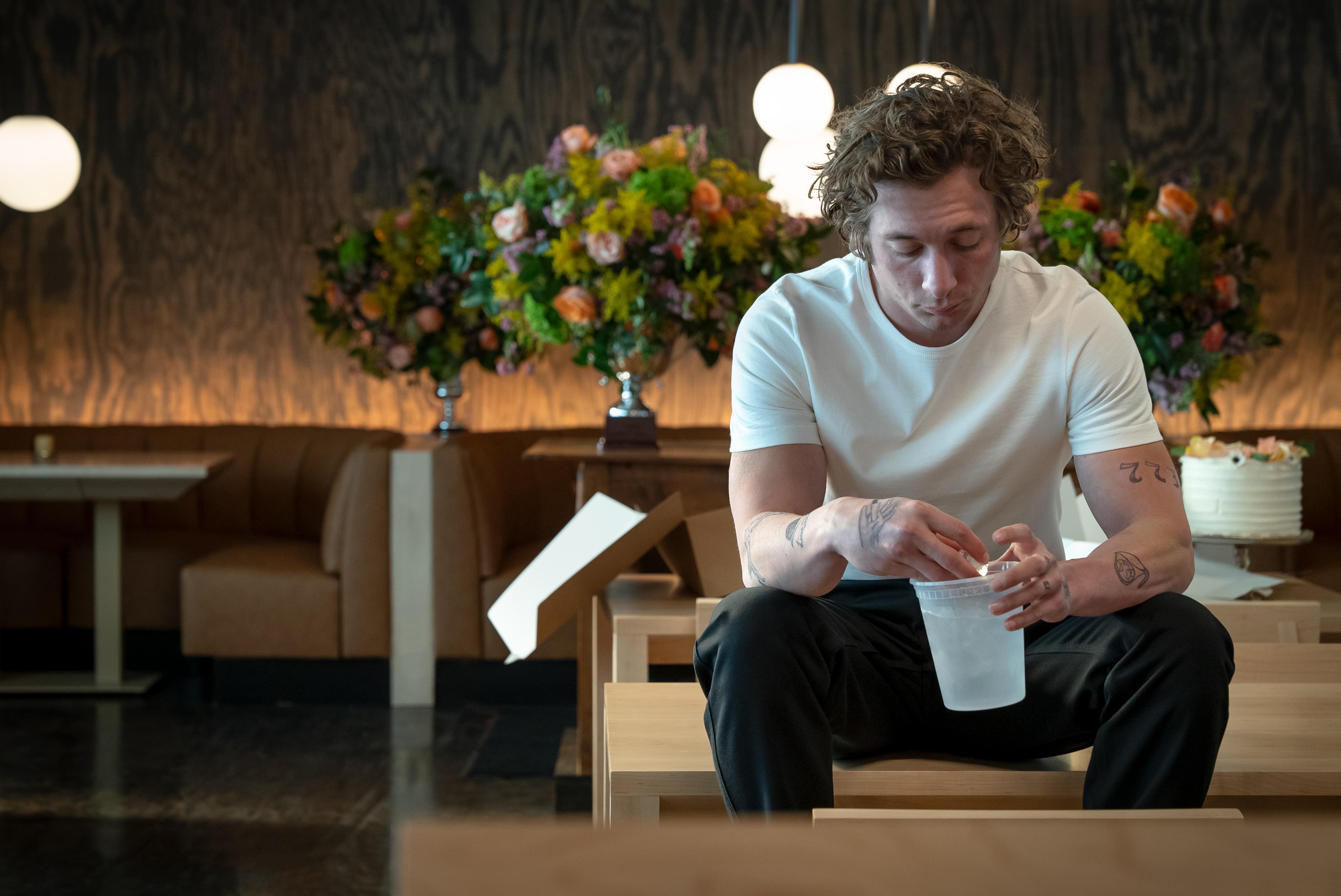 Download TV Show The Bear Jeremy Allen White 4k Ultra HD Wallpaper