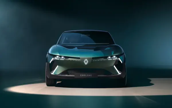 A sleek Renault car illuminated in a studio setting, showcasing the distinctive Renault emblem. This 4K Ultra HD image serves as a striking desktop wallpaper and background.
