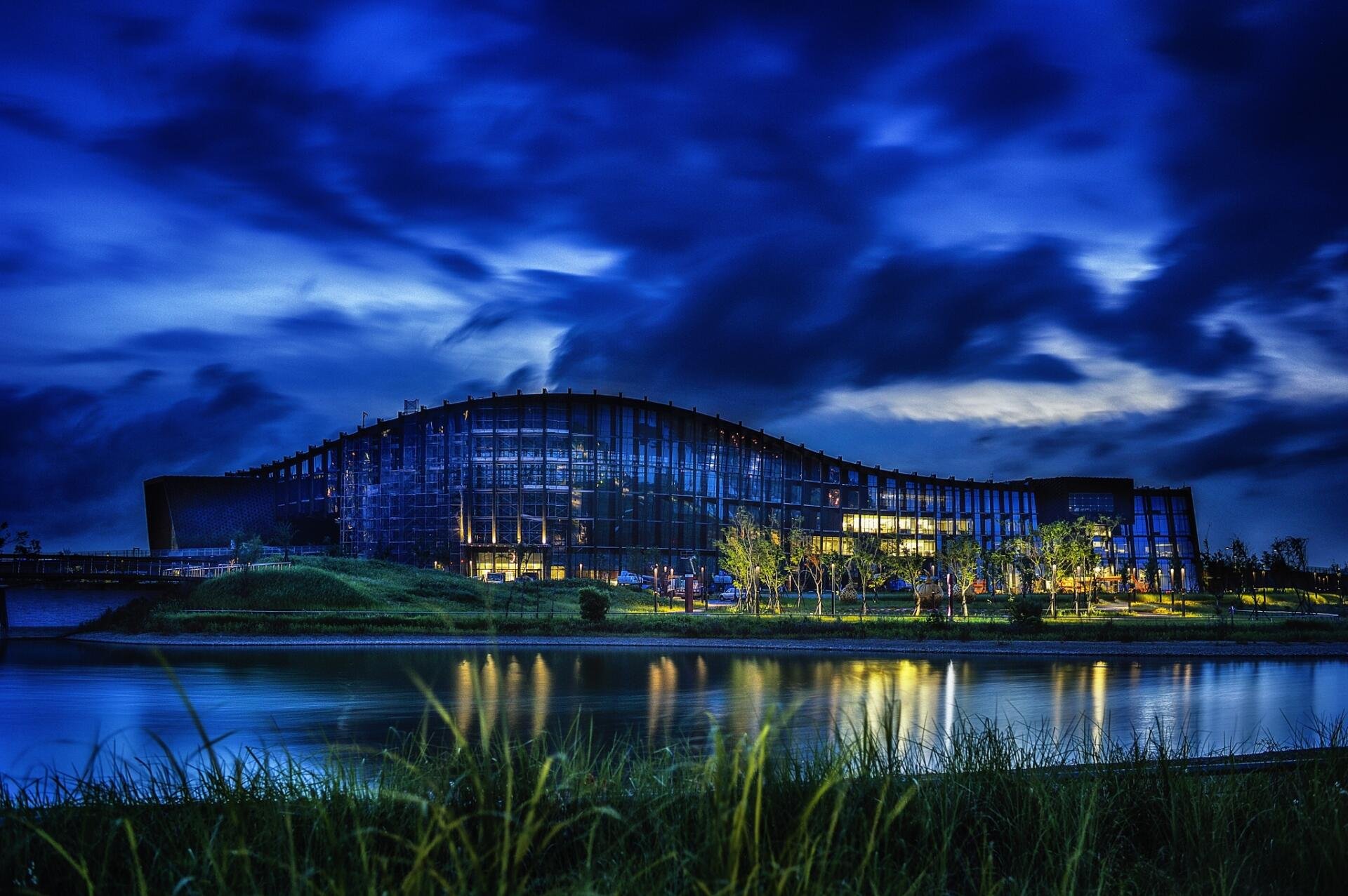 Download City Night HD Wallpaper