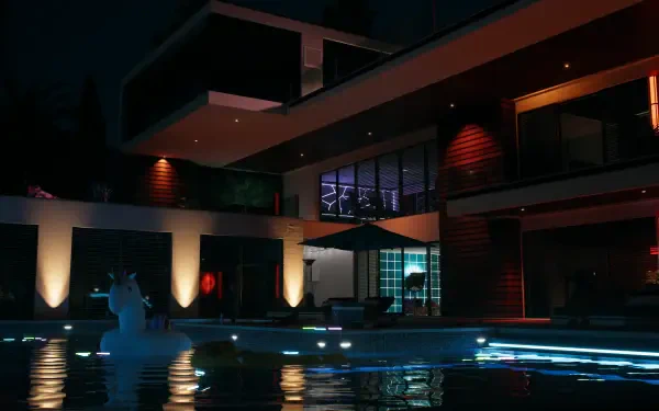 A stunning 4K Ultra HD wallpaper featuring a modern house at night, illuminated by pool lights, inspired by the aesthetics of the video game Dead Island 2.