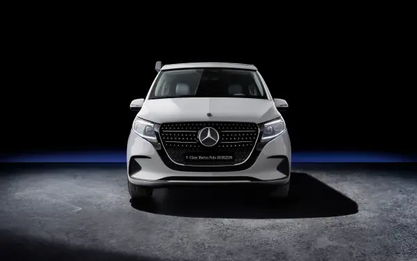 Front view of a white Mercedes-Benz V-Class Marco Polo vehicle against a dark background, rendered as a 4K Ultra HD PC desktop wallpaper.