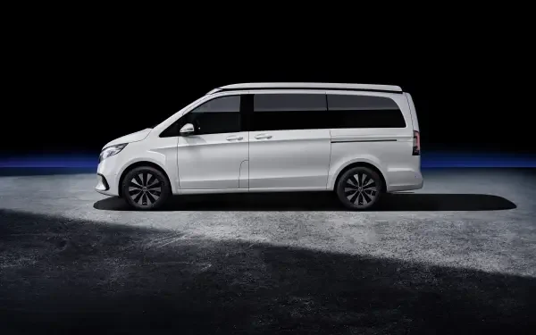 A sleek white Mercedes-Benz V-Class Marco Polo van is showcased against a dark background, highlighting its modern design in this 4K Ultra HD desktop wallpaper.