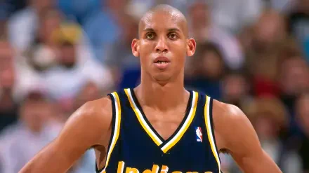 HD desktop wallpaper featuring Reggie Miller in his Indiana Pacers NBA uniform during a game.