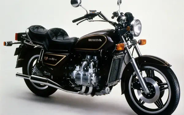 A sleek and stylish 25YM Honda GL 1800 Gold Wing motorcycle stands prominently, showcasing its polished design and powerful engineering in this 4K Ultra HD wallpaper.