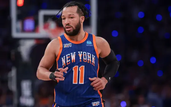 Jalen Brunson of the New York Knicks in action during an NBA game, captured in stunning 4K Ultra HD detail.