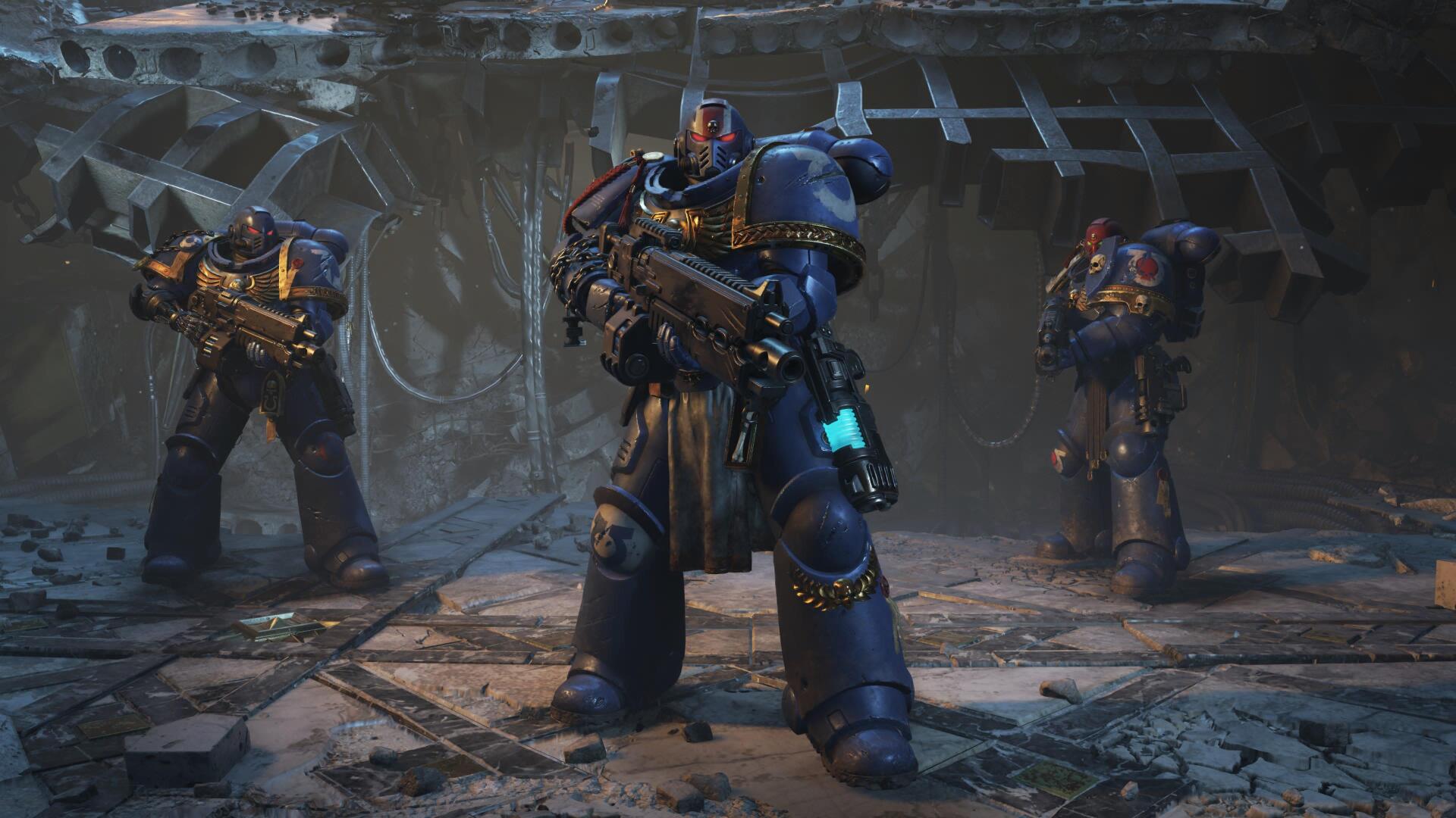 4K Ultra HD PC desktop wallpaper: Warhammer video game scene of a blue-armored Space Marine wielding a bolter, flanked by two comrades in a ruined sci-fi battlefield.