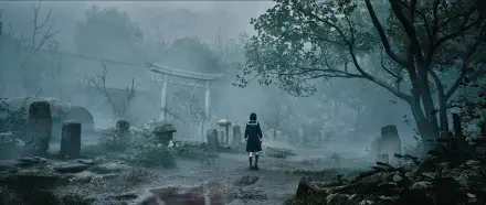 2K Quad HD PC desktop wallpaper/background for the video game Silent Hill F: a lone schoolgirl walks through dense fog in an overgrown cemetery toward a weathered torii gate.