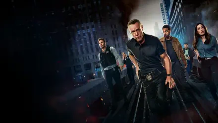 Chicago P.D. 4K Ultra HD PC desktop wallpaper: a team of detectives striding down a rain-slicked city street at night, dramatic lighting and looming skyscrapers.