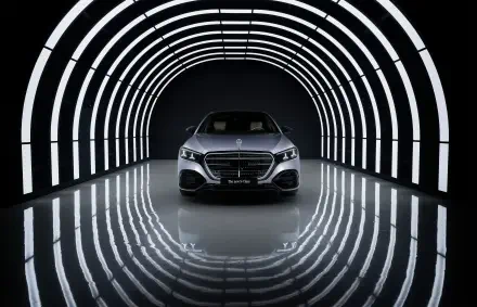 Gray Mercedes-Benz S 580 vehicle centered in an illuminated tunnel with reflective floor; high-resolution 5K Ultra HD desktop wallpaper background.