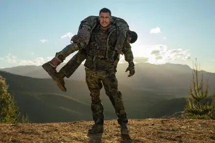Soldier carries wounded comrade over his shoulder during mountain rescue training — War Machine (2026) movie still, 5K Ultra HD desktop wallpaper