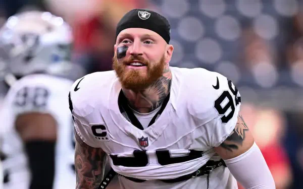 HD NFL desktop wallpaper: bearded defensive lineman in white #98 jersey, grinning and leaning forward on the football field.