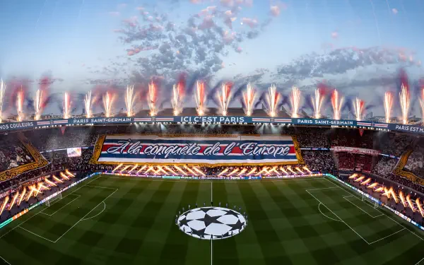 4K Ultra HD PC wallpaper: Paris Saint-Germain stadium aglow for a UEFA Champions League night, pyrotechnics over packed soccer pitch with Champions League emblem.