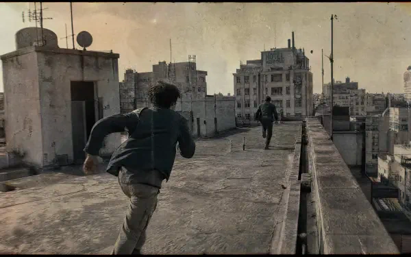 4K Ultra HD PC desktop wallpaper and background: gritty rooftop chase, two figures sprint across a sun‑bleached urban roofscape with weathered buildings and muted sepia tones.