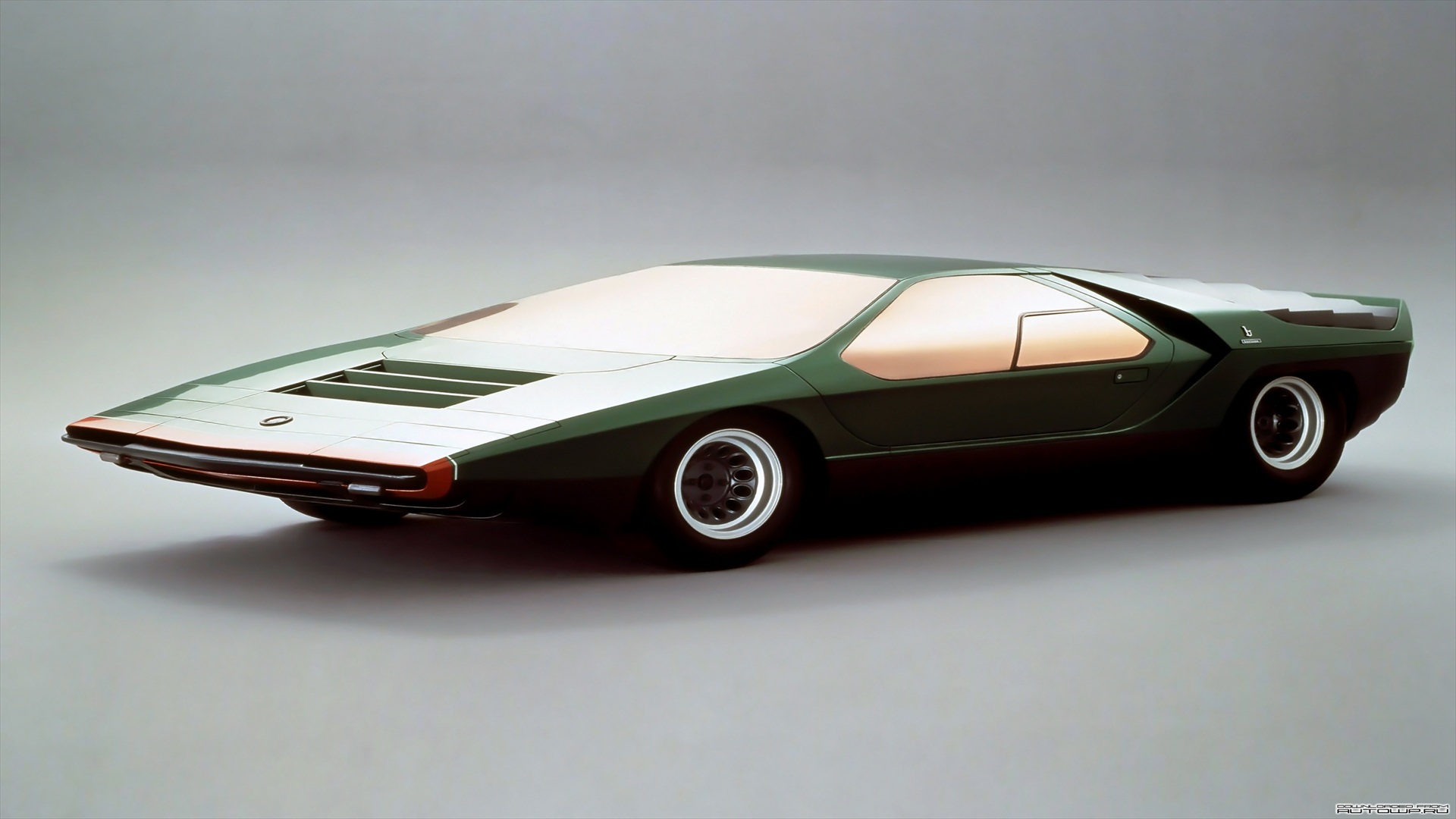 1968 Alfa Romeo Carabo Concept car in stunning green, showcasing innovative design for vehicle enthusiasts.